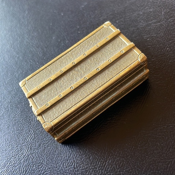 Louis Vuitton trunk paperweight. - Picture 8 of 12